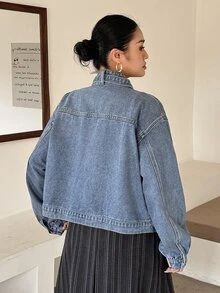 Dazy Plus Jaket Denim Vintage dengan Resleting Depan, Kantong Longgar, Kerah Tegak, Lengan Panjang, Cocok untuk Musim Semi, Musim Panas, dan Musim Gugur. - Medium Wash - View 7