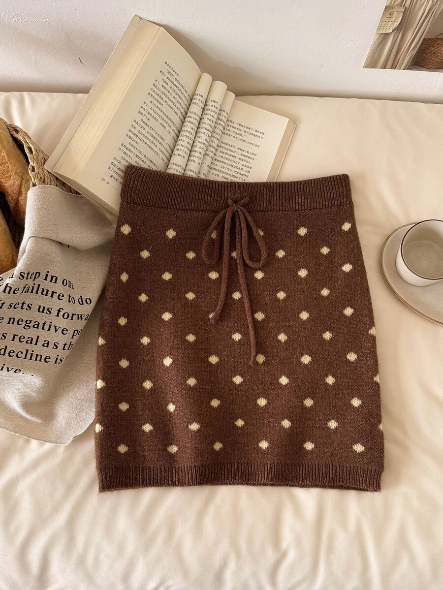 CosyJoli Lässiger Damen-Strickrock für Zuhause und Feiertage, figurbetonter Bodycon-Rock für Herbst/Winter, kaffeebraun mit gelben Punkts, Strickrock mit Schleife vorne - Kaffeebraun - Übersicht 1