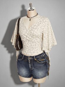 SHEIN ICON تي شيرت مقاس كبير بطبعة نمر وأكمام مكشكشة - متعدد الألوان - مشاهدة 4