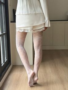DAZY 女款性感甜美水鑽交叉網格緊身褲，適合度假穿著 - 白色 - 查看 2