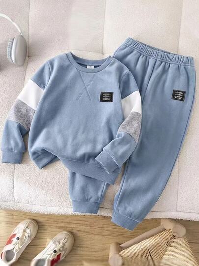Genkimix Kids 2pcs Young Boy Casual Sports College Street Style Cute Cool Wing Pattern Tricolor Striped Sweatshirt + Pants, Suitable For Daily Wear, School, Travel, Sports, Spring And Autumn Seasons, Providing Multiple Matching Options For Boys, Increasing The Diversity Of Clothing Combinations, Simple And Elegant Overall Design, Comfortable And Fashionable To Wear
