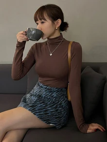 DAZY 女款修身保暖內裡高領套頭T恤 - 棕色 - 查看 5