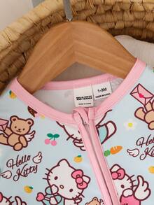 HELLO KITTY AND FRIENDS | SHEIN 新生兒嬰兒睡衣卡通滿版印花長袖連身衣 1件套居家休閒服 - 淺藍色 - 查看 5