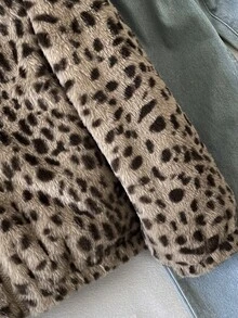 SHEIN 青少年女孩秋冬時尚豹紋人造毛連帽長袖外套，穿搭必備時尚單品 - 卡其色 - 查看 5