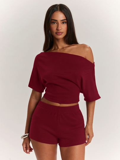 SHEIN BAE Kadın Asimetrik Omuzlu Kaşmir Örme Kısa Kollu Üst ve Düşük Bel Şort Takımı, İlkbahar/Yaz Çizgili İki Parça Set, Temel İki Parça Set, Günlük İki Parça Set, Rahat İki Parça Set, İşe Gidiş, Park, Sokak Giyimi ve Günlük Giyim İçin Uygun, Temel Stil/Sonbahar/Okula Dönüş Sezonu/Günlük Set, Çizgili Set/Havalimanı Kombini/Böğürtlen Rengi Set