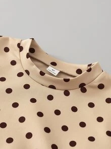 SHEIN 女童小號波點運動衫兩件套，上衣為黑色波點圓領長袖運動衫，兩袖飾有棕色蝴蝶結，下身為深棕色高腰喇叭褲，休閒風格，適合上學、週末出遊、購物、拜訪親友 - 卡其色 - 查看 6