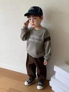 DAZY طقم من قطعتين للأطفال الذكور بأسلوب كوري، بلوزة رياضية مريحة برقبة مستديرة وأكمام طويلة وبنطال طويل، مناسب للخريف - رمادي - مشاهدة 5