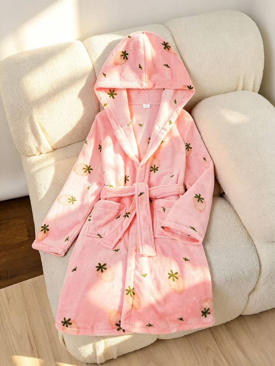 SHEIN 少女睡衣,秋冬新款粉底紅櫻桃印花長袖連帽睡袍,保暖舒適休閒居家服,Ins熱門櫻桃甜美風,適合姐妹穿搭 - 淺粉色 - 查看 1
