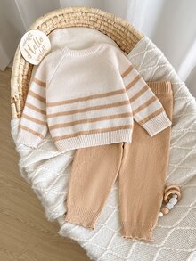 SHEIN 男嬰小男孩秋冬套頭毛衣與長褲套裝，時尚新品。毛衣採用拼色設計，展現清新可愛的童趣風格，紳士又迷人。由柔軟舒適的布料製成，適合嬰幼兒嬌嫩肌膚，確保寶寶穿著時溫暖舒適。 - 卡其色 - 查看 2