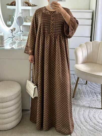 Al Najma Robe de couleur unie avec petit motif floral ditsy et design en dentelle contrastée, élégante, manches longues amples, motif floral aléatoire, robe arabe traditionnelle grande taille