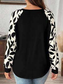 Comfylo Camiseta de talla grande con estampado de plantas y mangas raglán en contraste - Multicolor - Ver 2
