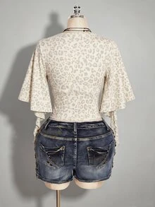 SHEIN ICON تي شيرت مقاس كبير بطبعة نمر وأكمام مكشكشة - متعدد الألوان - مشاهدة 2