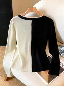 GlowEve CURVE Sweater Pullover Lengan Panjang Leher V Kancing Warna Kontras Kasual Elegan Ukuran Besar untuk Kantor Formal Hitam Putih Musim Gugur - Hitam dan Putih - View 2
