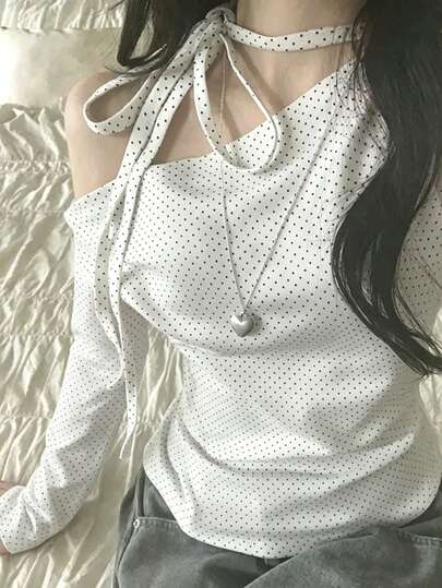 DAZY Kaos Wanita Lengan Pendek Musim Panas Motif Hujan Musim Semi Manis dengan Kerah Model Cowl, Bahu Asimetris, Tali Pita, dan Kain Polkadot