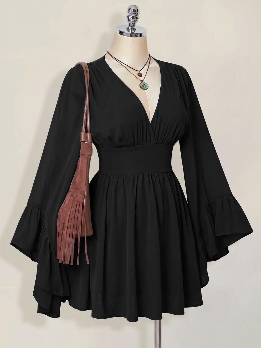 SHEIN ICON 女款純色V領喇叭袖時尚迷你洋裝 - 黑色 - 查看 1