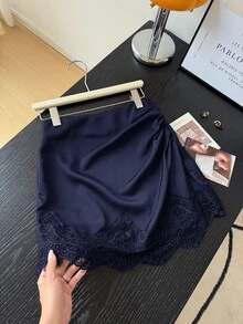 Muvela 女款優雅緞面蕾絲拼接百褶迷你裙 - 藏蓝色 - 查看 7