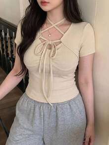 Dazy Plus Áo thun nữ casual đa năng màu trơn, nhún rúm, dây rút, nơ thắt, chiết eo, mẫu mới cho xuân hè thu - Màu be - Xem 4