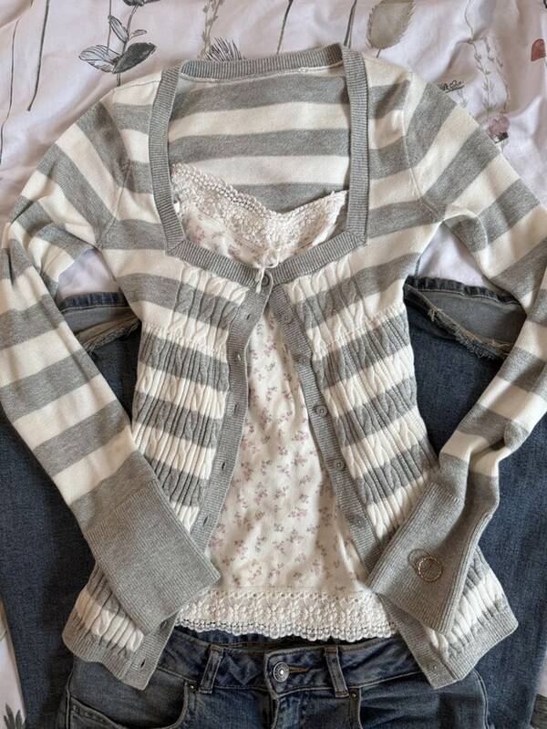 IslaSuriya New Autumn/Winter Retro Sweet & Spicy Regular Fit Women's Knitted Cardigan, Striped Colorblock Square Neck Long Sleeve Slim Fit Minimalist Casual Fashion Versatile Everyday Sweater