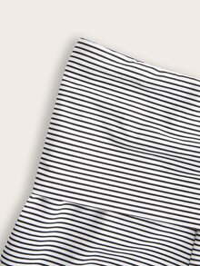 SHEIN BASICS 休閒極簡風彈性腰頭黑白細條紋針織短褲，適合春夏穿著 - 彩色 - 查看 10