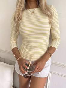SHEIN EZwear 休閒極簡風 95% 棉 性感露肩奶油黃條紋短袖 T-shirt，適合春夏，春夏穿搭，奶油黃條紋顯白，夏季上衣，適合日常通勤、約會、聚會、秋冬春夏、聖誕節、新年、感恩節、派對、婚禮、海灘、畢業典禮、時尚 - 彩色 - 查看 5