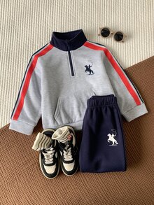 SHEIN 2件組兒童小男孩秋冬條紋圓領長袖套頭運動衫與慢跑褲套裝，立領運動衫套裝，男孩運動套裝，秋冬套裝 - 彩色 - 查看 4