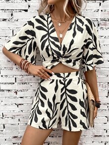 SHEIN Clasi 女款V領百褶上衣與短褲休閒日常兩件套 - 黑色 - 查看 3
