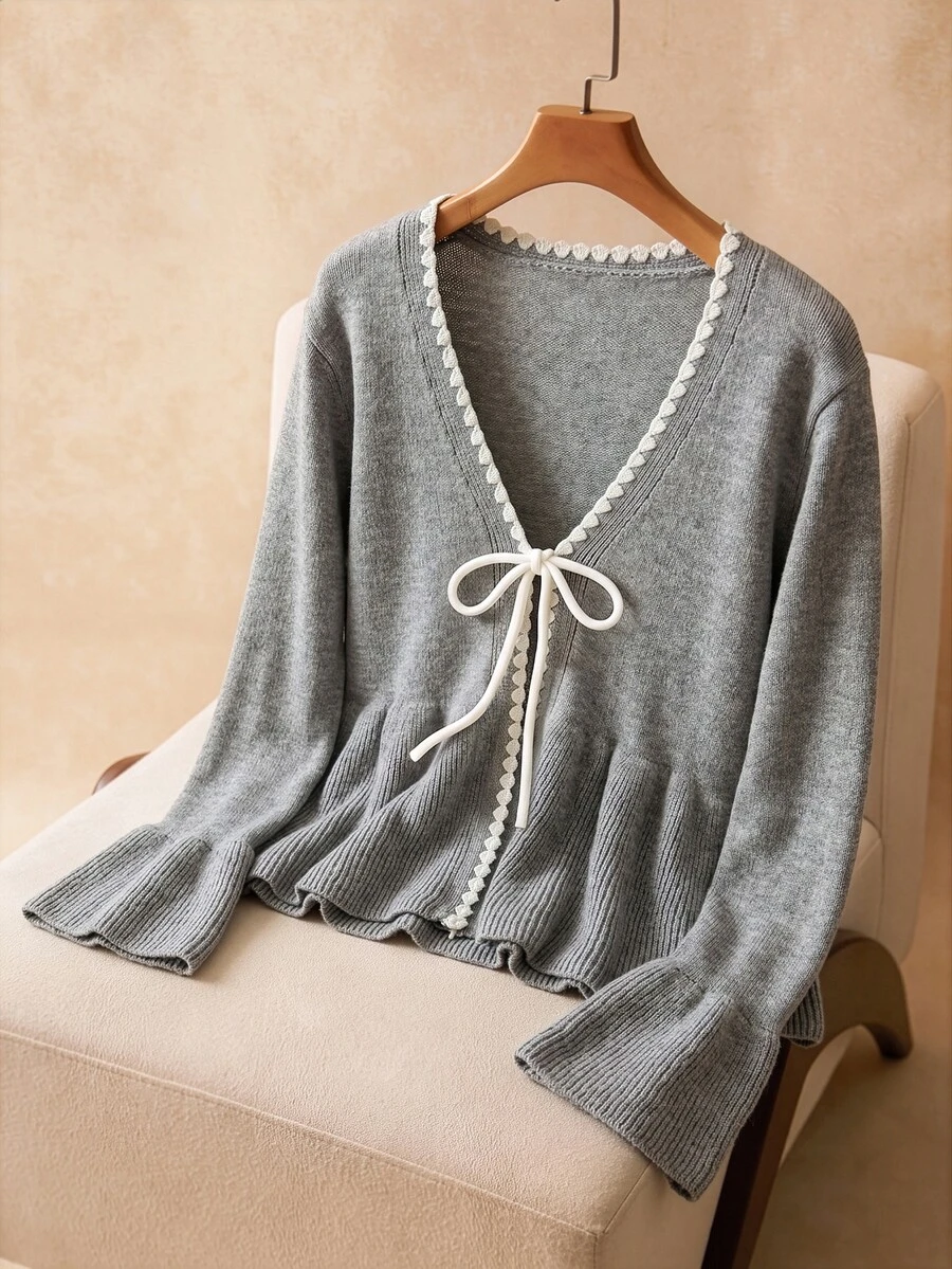 GlowEve CURVE Cardigan Rajut Leher V dengan Simpul Pita. Trim Kontras. Sweater Cardigan Ukuran Besar Gaya Romantis Prancis - Light Grey - View 1