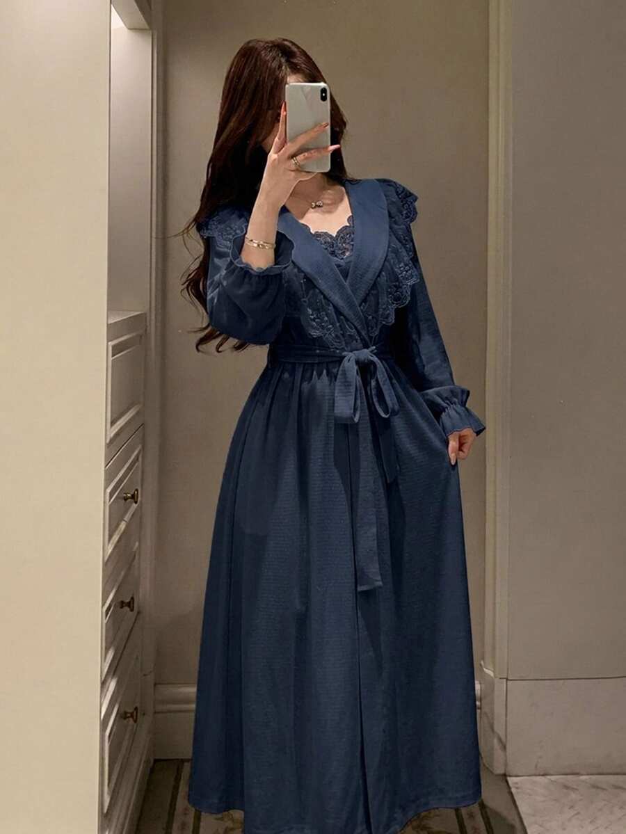 DAZY 秋冬款女款蕾絲拼接長款睡袍與細肩帶睡裙家居服套裝 - 藏蓝色 - 查看 1