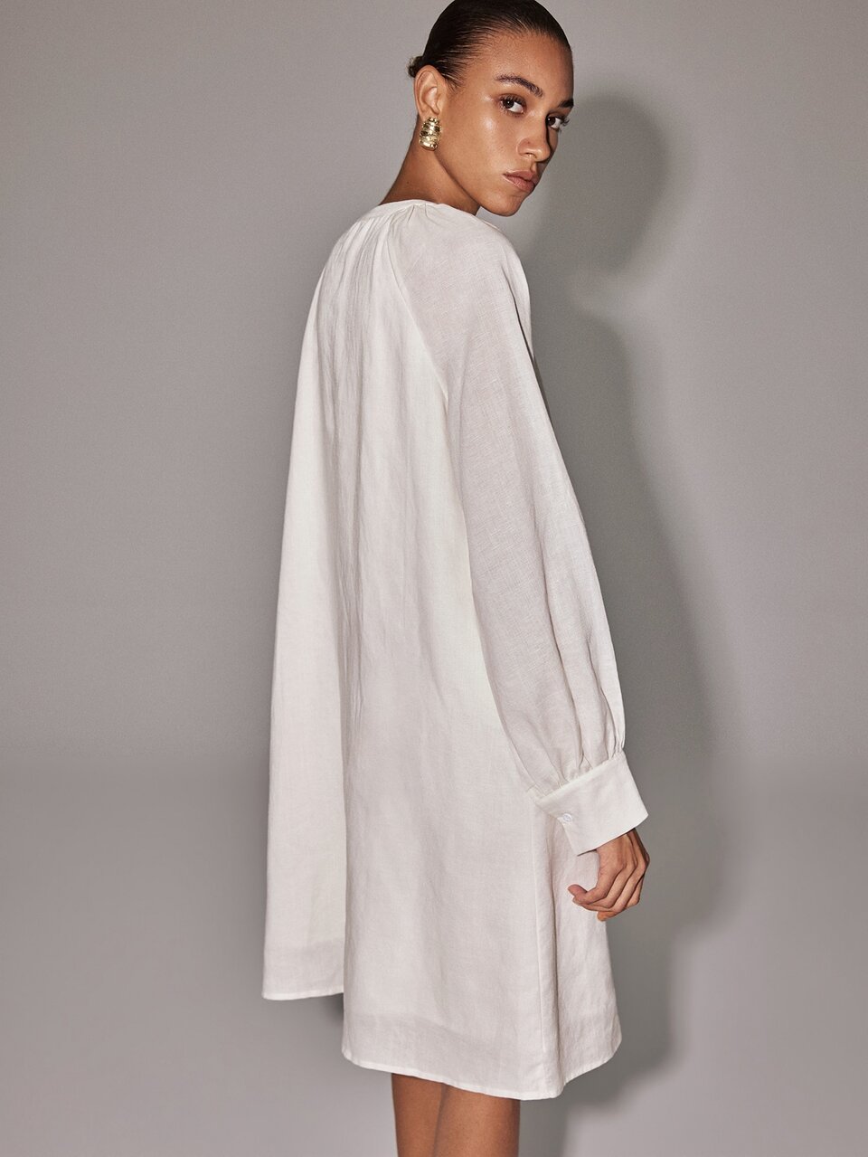 Anewsta Essential Women's Elegant Off-White Minimalist Half-Open Collar Shirt Dress, Loose Straight Long Sleeve Fall Winter Dress For Commuter Vacation