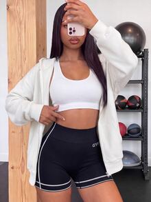 SHEIN Core Rhythm 女款休閒修身撞色線條運動短褲 - 黑色 - 查看 3