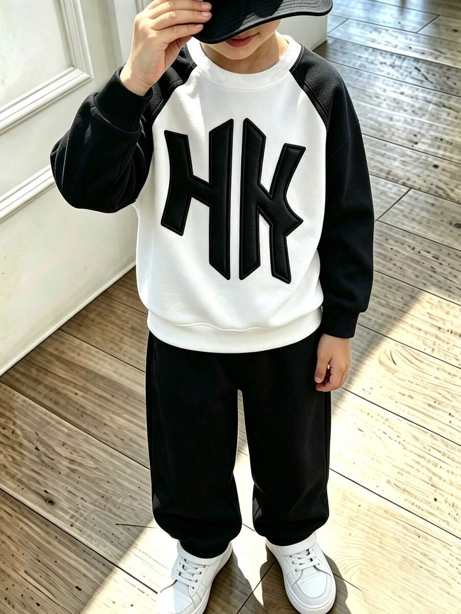 1套 春/秋季新款男童拼色長袖圓領衛衣與長褲2件套,3D壓花HK字母裝飾,黑白拼色設計,休閒舒適時尚,百搭時尚,適合學校、日常出遊、假期旅行,多場景穿著,拍照出片套裝,一套多穿,打造豐富春秋風格 - 彩色 - 查看 1