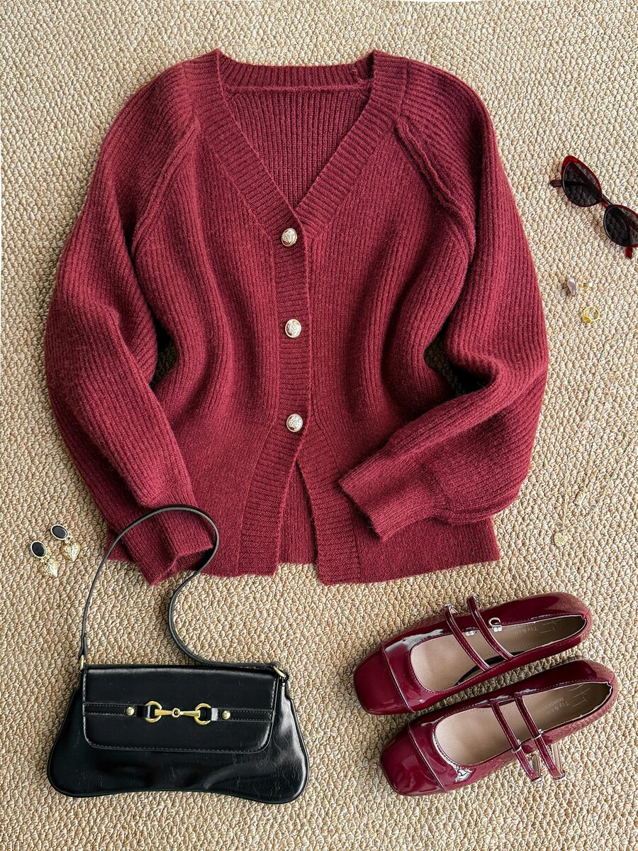 Grovea Burgundy V-Neck Raglan Sleeve Ribbed Knit Plus Size Cardigan, Gold Button Hem Slit Short Fitted Sweater Jacket - Burgundy - View 1