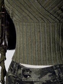 SHEIN ICON 復古 Y2K 軍綠色刷毛羅紋休閒女款大尺碼交叉 V 領黑色 T 恤 - 軍綠色 - 查看 6