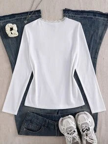 SHEIN 1件女款青少年純欲溫柔風蕾絲V領上衣，日常校園購物約會通勤穿搭，初秋抽褶羅紋修身顯瘦短款長袖打底T恤 - 白色 - 查看 2