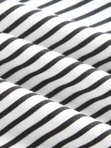 SHEIN BASICS 休閒極簡風彈性腰頭黑白細條紋針織短褲，適合春夏穿著 - 彩色 - 查看 9