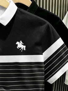 Manfinity Hypemode 復古丹寧風藍白拼接條紋 Polo 衫，馬標印花藝術領短袖上衣，男女款圖案 T 恤，百搭夏季休閒襯衫 - 彩色 - 查看 3