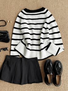 Grovea Jaket Sweater Wanita Ukuran Besar dengan Trim Colorblock Hitam Putih Leher V, Kancing Depan, Elegan, Kasual, Musim Gugur, dan Acara Klub. - Hitam - View 2