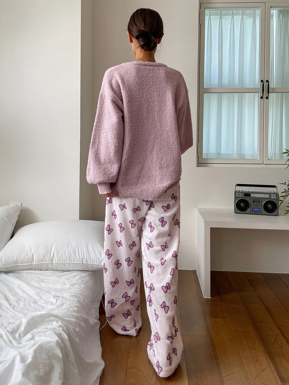 TOM AND JERRY X DAZY Women's Winter Cute Pattern Embroidered Letter Jacquard Half-Fleece Knit Top & Bow Pattern Plush Pajama Pants Set