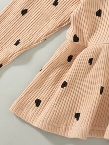 女童 4-7歲 2件套 心形印花荷葉邊長袖T恤與內搭褲，適合購物、外出、上學等春秋場合 - 卡其色 - 查看 5