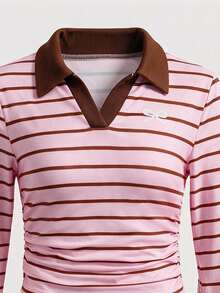 SHEIN 少女秋季穿搭 Coquette 風粉色條紋 2 件套 對比棕色領修身 Polo 上衣與寬鬆寬腿長褲 可愛蝴蝶結圖案 秋季校園穿搭 - 粉色 - 查看 6