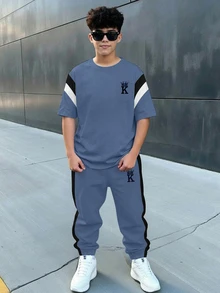 SHEIN 青少年男孩休閒舒適時尚簡約圓領短袖長褲T恤套裝 - 彩色 - 查看 1