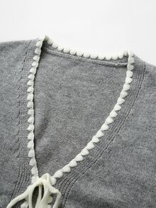 GlowEve CURVE Cardigan Rajut Leher V dengan Simpul Pita. Trim Kontras. Sweater Cardigan Ukuran Besar Gaya Romantis Prancis - Light Grey - View 4