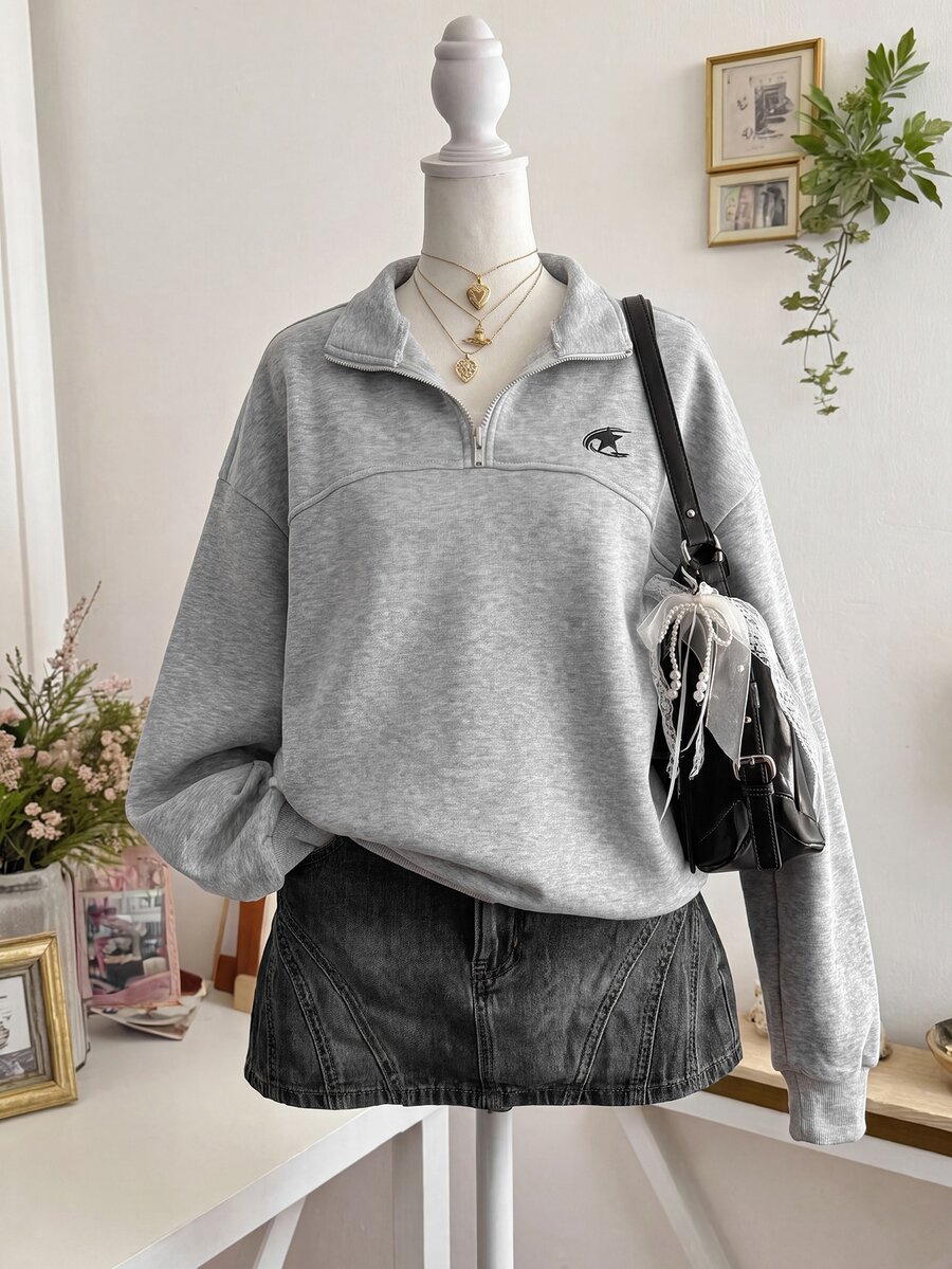 SHEIN 青少年女孩秋冬休閒街頭風針織抓絨內裡立領半拉鍊小Logo寬鬆落肩套頭衛衣,適合返校、秋冬出遊、日常穿著 - 淺灰色 - 查看 1