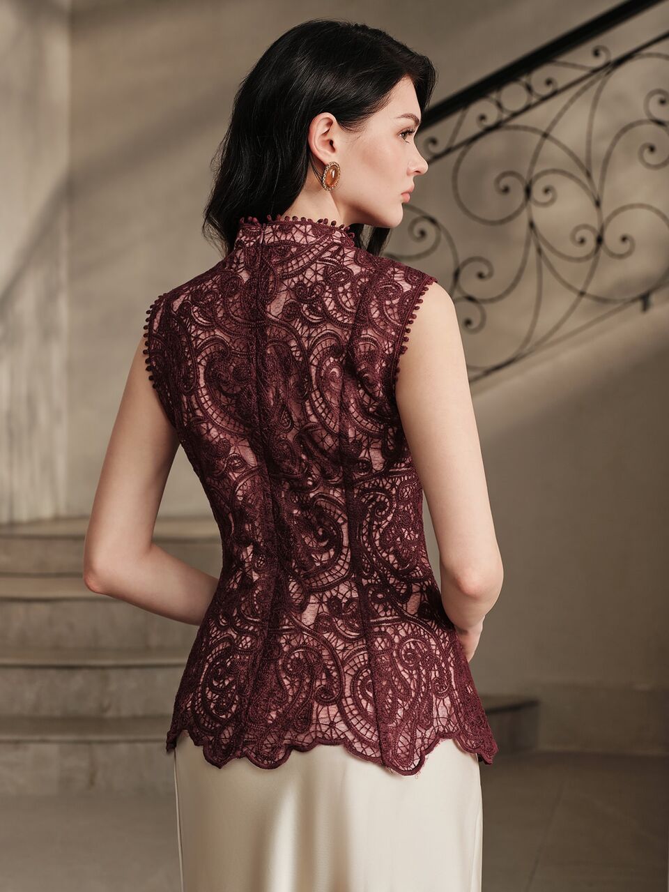 Women's Elegant Vintage Gentle Lace Hollow Patchwork Ruffle Waist Cinched Small Stand Collar Sleeveless Tank Top