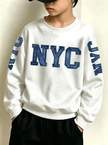 男童白色圓領運動衫，秋冬款，印有 NYC 字母圖案，搭配袖口字母，時尚休閒百搭，街頭風，帥氣吸睛，適合日常出遊、上學、節日禮物、戶外攝影等場合 - 彩色 - 查看 1