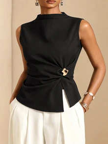 Juhart Blus Tanpa Lengan Warna Hitam Polos untuk Wanita Ukuran Besar, Model Musim Panas, dengan Hiasan Logam yang Mengencangkan Pinggang dan Desain Lipit, Sederhana dan Elegan, Belahan Samping. - Hitam - View 4