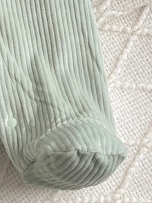 SHEIN 新生兒嬰兒春秋冬季羅紋連身衣，附可愛毛帽設計，深受孩子喜愛，舒適柔軟親膚面料製成，適合兒童居家穿著，提供舒適睡眠與健康成長 - 綠色 - 查看 7