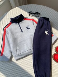 SHEIN 2件組兒童小男孩秋冬條紋圓領長袖套頭運動衫與慢跑褲套裝，立領運動衫套裝，男孩運動套裝，秋冬套裝 - 彩色 - 查看 3