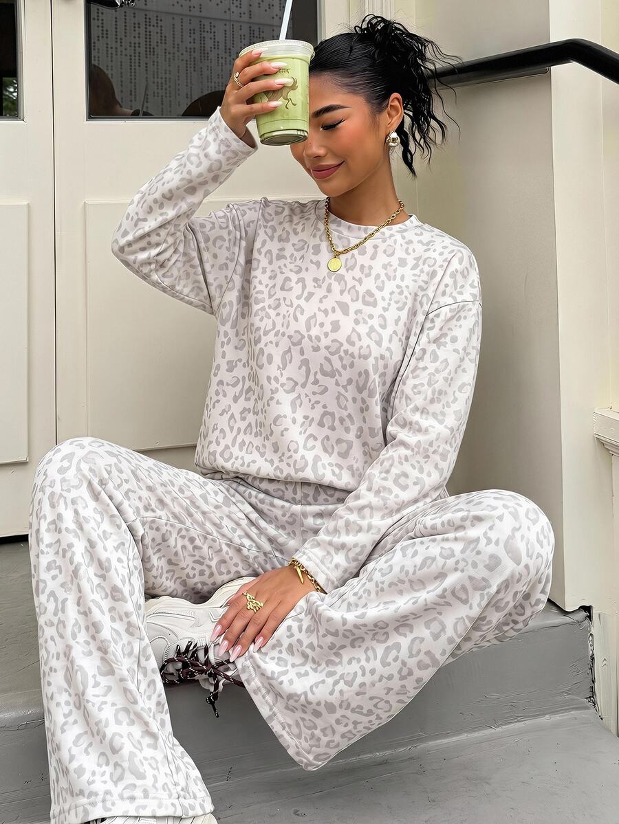 Muchica 女款豹紋長袖T恤與寬鬆長褲兩件套 - 白色 - 查看 1