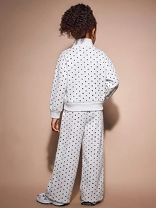 SHEIN 女童幼兒運動衫套裝，2件套白色波點印花，包含半拉鍊立領運動衫與寬鬆運動長褲，柔軟舒適，休閒運動風，適合小女孩日常穿著與戶外活動 - 白色 - 查看 2